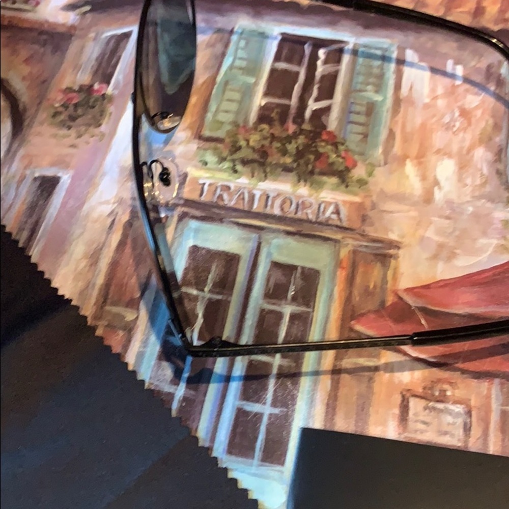 Versace - Picture 6 of 8